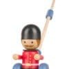 jucarie de impins soldat londonez orange tree toys9775
