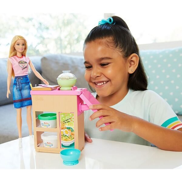 Set Barbie By Mattel Cooking And Baking Pregateste Noodles Cu Papusa Si Accesorii - Imagine 5