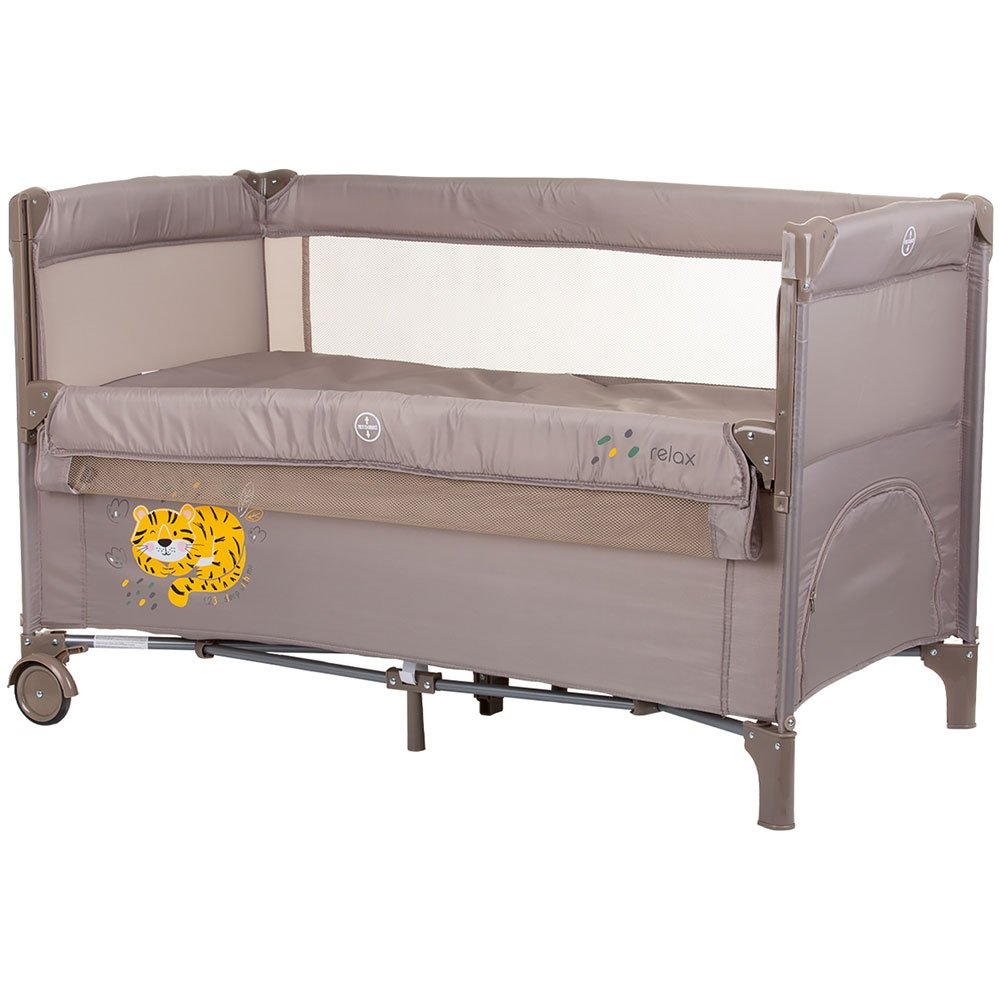 Patut pliabil Chipolino Relax macadamia cu laterala culisanta 2 Patut pliabil Chipolino Relax macadamia cu laterala culisanta