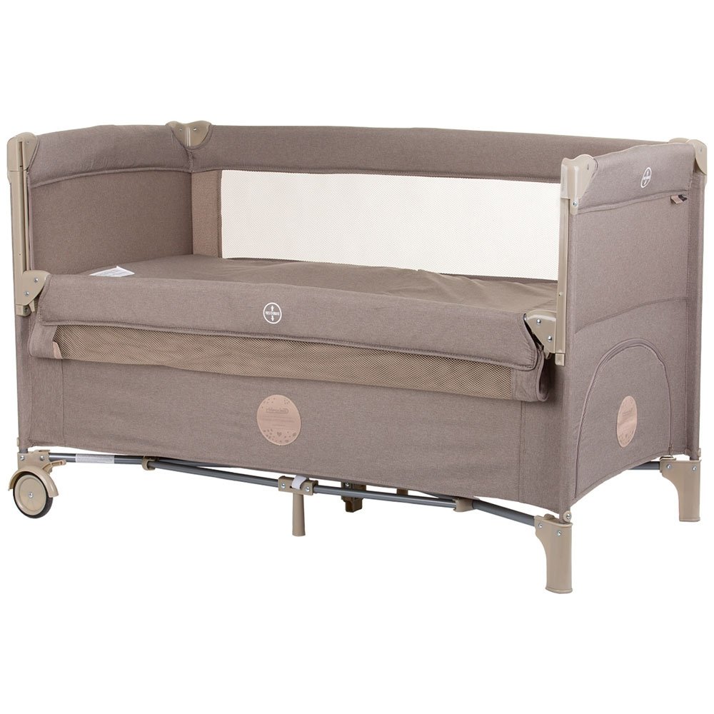 Patut pliabil Chipolino Relax macadamia linen cu laterala culisanta 2 Patut pliabil Chipolino Relax macadamia linen cu laterala culisanta