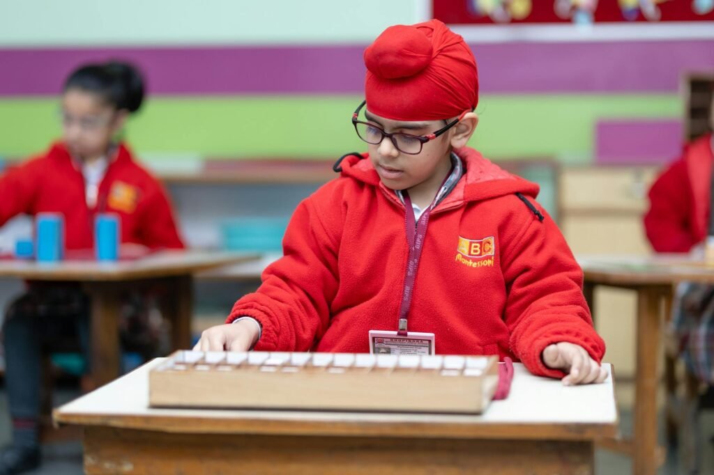 Succes în Educația Timpurie: Studii de Caz Inspiratoare despre Dezvoltarea Copiilor (0-6 Ani) 2 Succes in Educatia Timpurie S featured