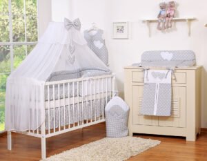 Set de așternut de 5 bucăți cu plasă de țânțari - Inimile atârnate cu puncte albe pe gri