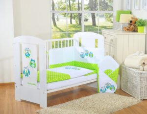 Set de lenjerie de pat pentru bebeluși 135x100 cm cu bară de protecție de 3 bucăți Green Owls cu broderie verde și turcoaz